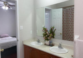 Beautiful private Room near Toronto pearson Airport